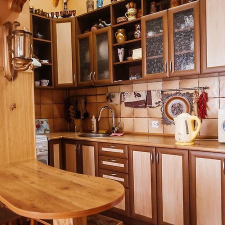 Apartment Na Shevchenka 3 Lviv Ngoại thất bức ảnh